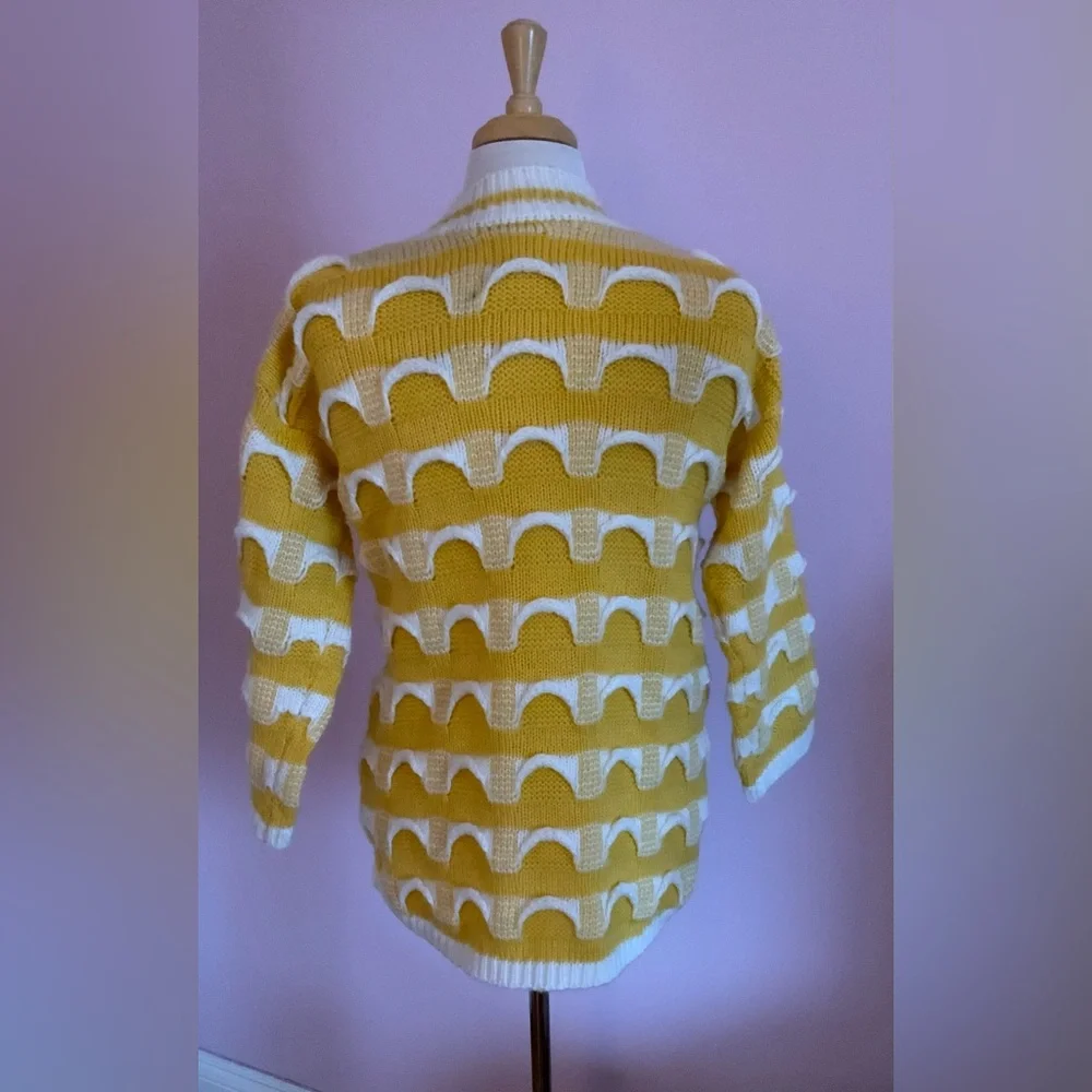 Vintage Textured Yellow and White Women's Sweater - Picture 4 of 6